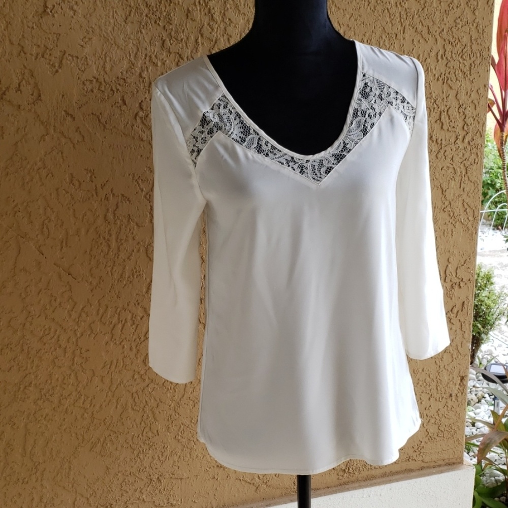 Express off white top. Ready to ship.